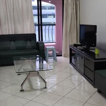 Вилла Marina Court, Kota Kinabalu, Sabah Экстерьер фото