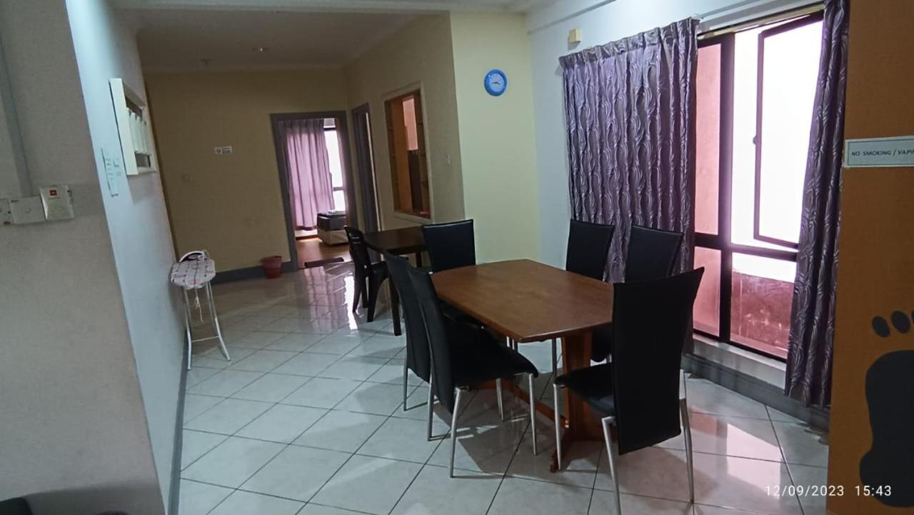 Вилла Marina Court, Kota Kinabalu, Sabah Экстерьер фото