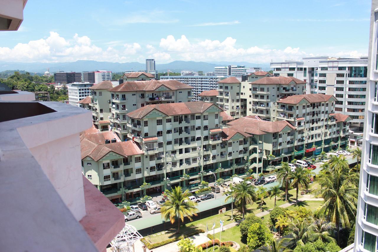 Вилла Marina Court, Kota Kinabalu, Sabah Экстерьер фото