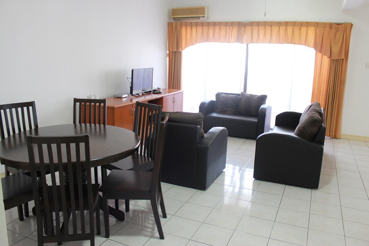 Вилла Marina Court, Kota Kinabalu, Sabah Экстерьер фото